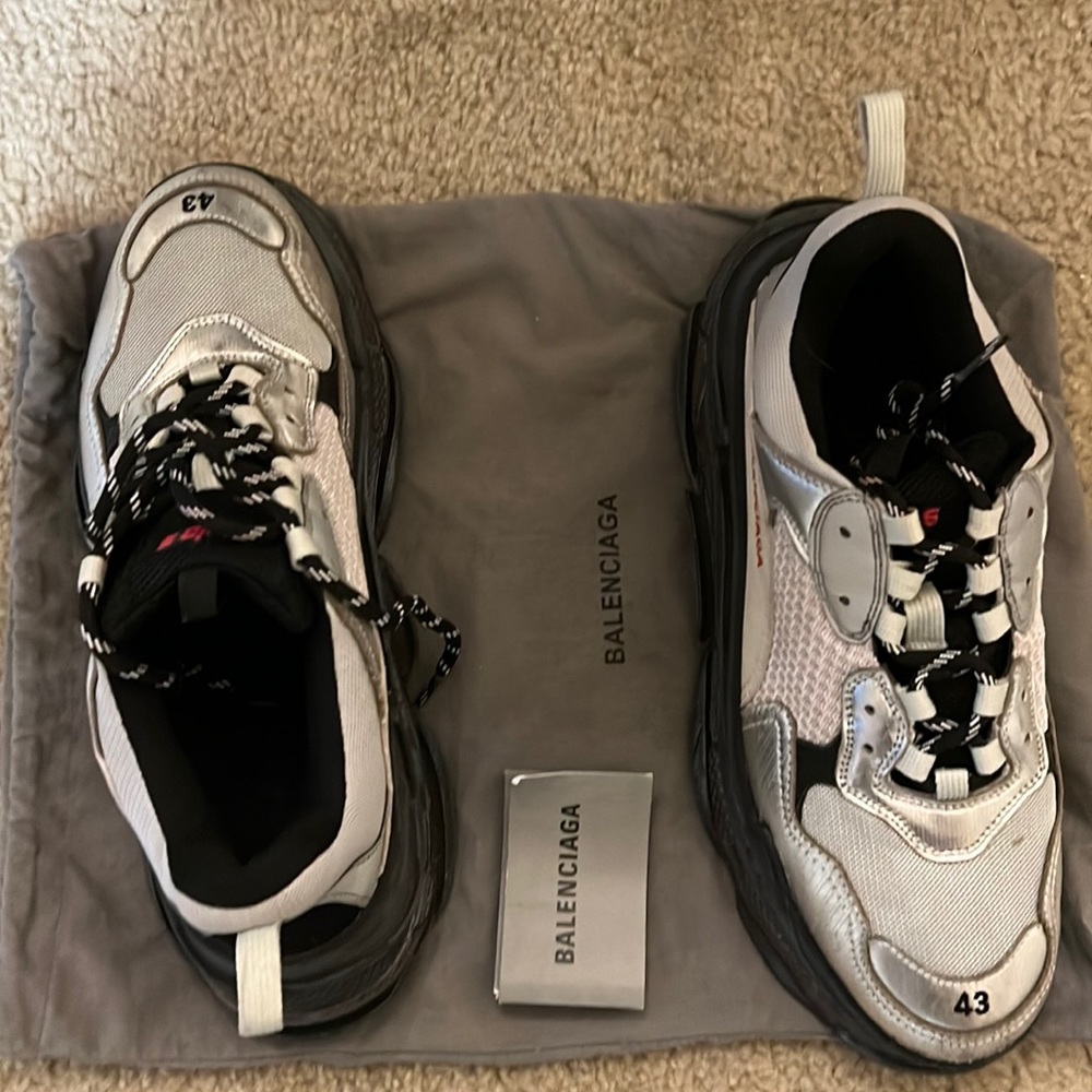 Chunky oversize shoes used